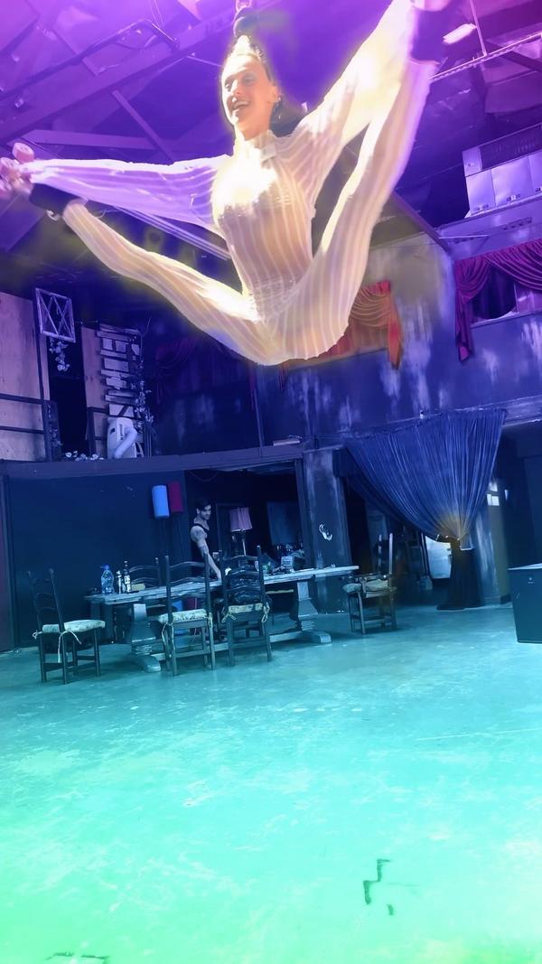 Oh it’s just me hanging by my hair in rollerskates! #hairsuspension #hairialist #hairsuspensionartist #rollerskates special thanks to @rajiv