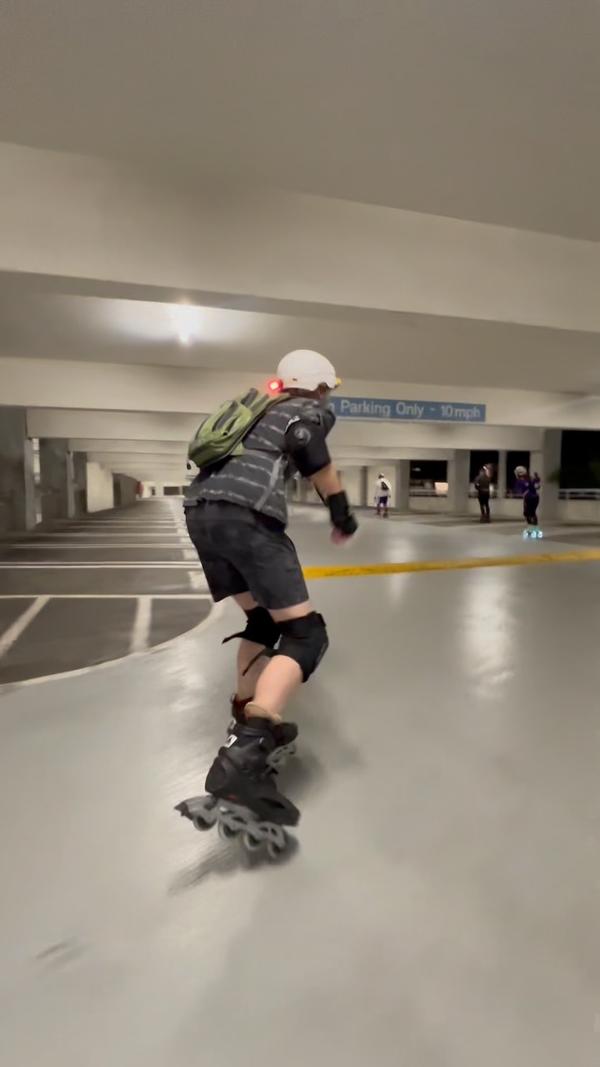 With @getgrooveapp — Another Friday night skate with @la.fridaynightskate !! Such a fun route we got to add to the community map 🛼🛼🛼 we c
