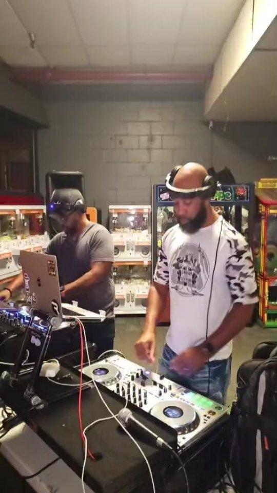 With @sk8hooligan75 — Night 2 da main event @djwildchildhtx @djflyty35 @shodown_n_seatown @ant_lava showcase !!