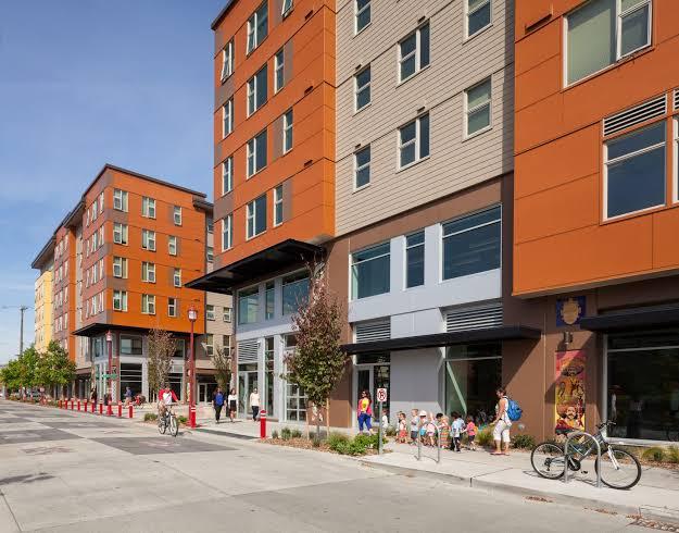 El Centro de la Raza Plaza