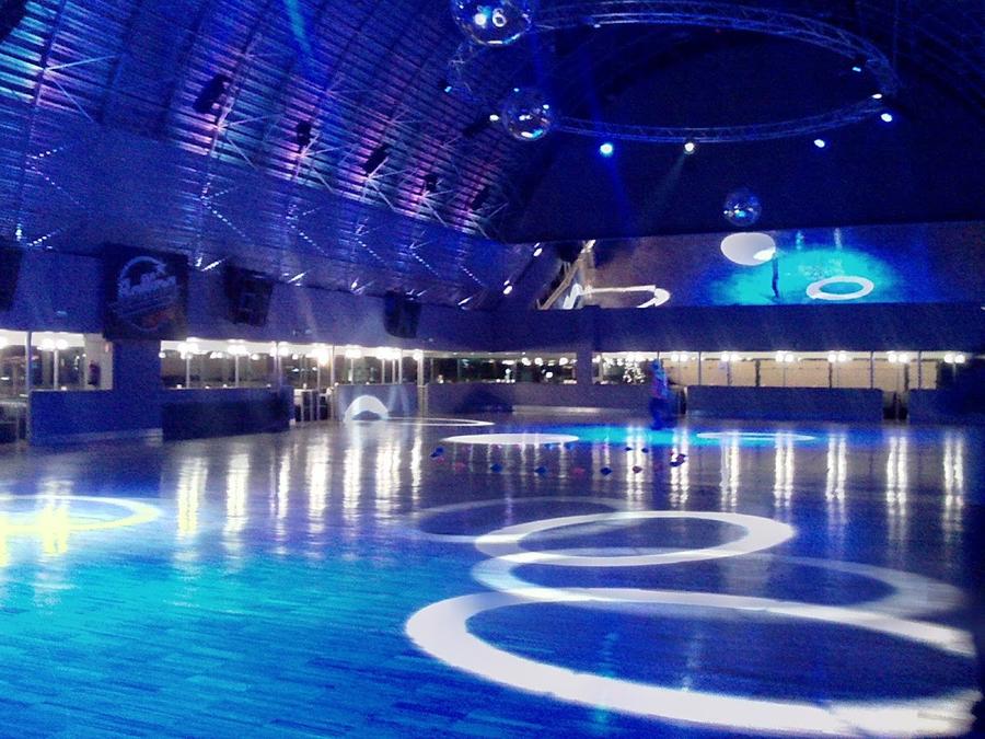 Sábado noche 18+ (Saturday night, adults only)