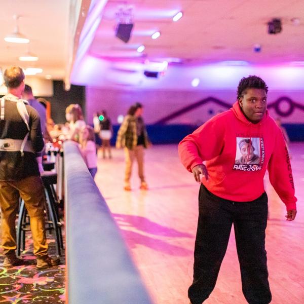 Planning a group outing? We make it easy for everyone to enjoy the fun, whether youβre skating to the music, learning new moves, or cheering